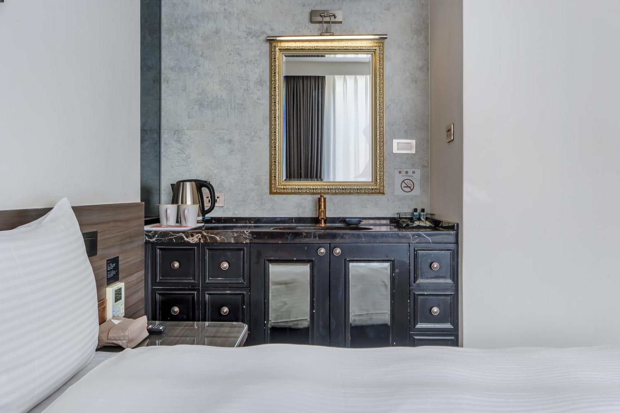 Dream Mansion Hotel Тайджун Екстериор снимка